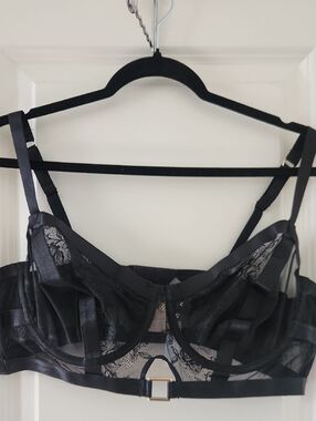Torrid Mob Wife Strappy Underwire Lace Bra NWT Size 1